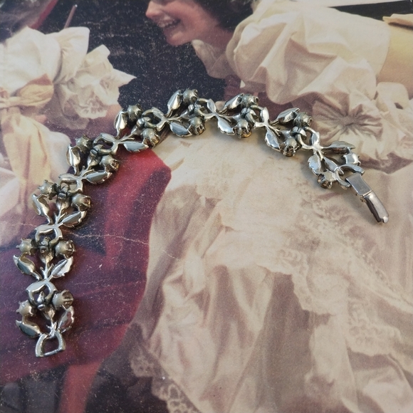 Jewelcraft Silver and Purple Leaf Bracelet - Picture 15 of 16